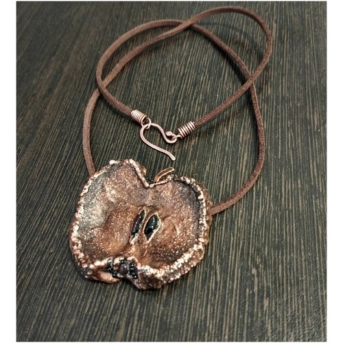 фото Медная подвеска яблочко медная мастерская galatea