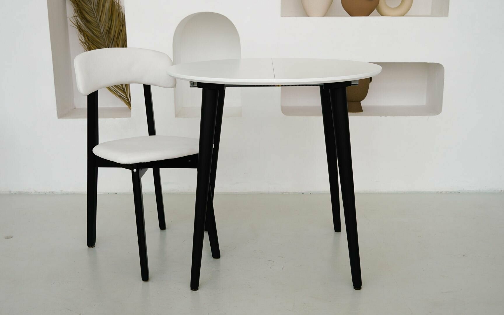 Мягкий кухонный стул бинго, белый с чёрными ножками - фотография № 5