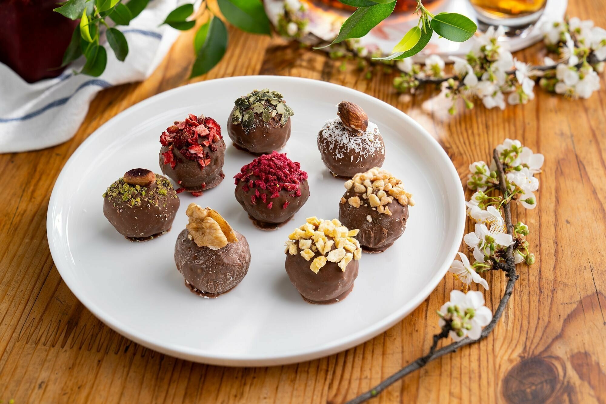 Конфеты из сухофруктов в бельгийском шоколаде натуральные 200 грамм - фотография № 2