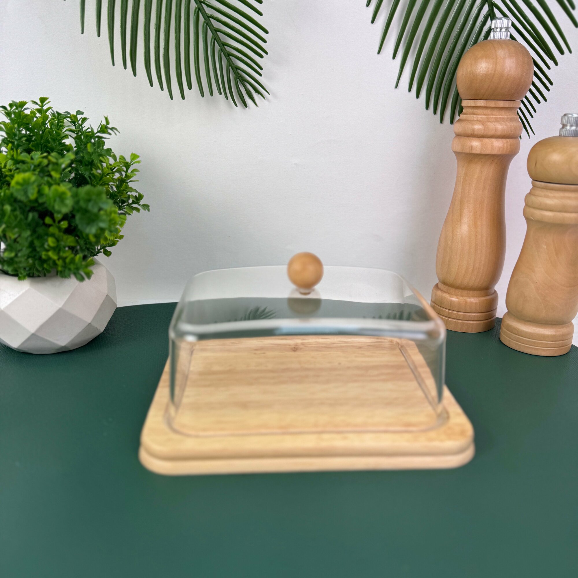 фото Маслёнка на деревянной подставке , контейнер для сливочного масла и сыра с крышкой, бамбук