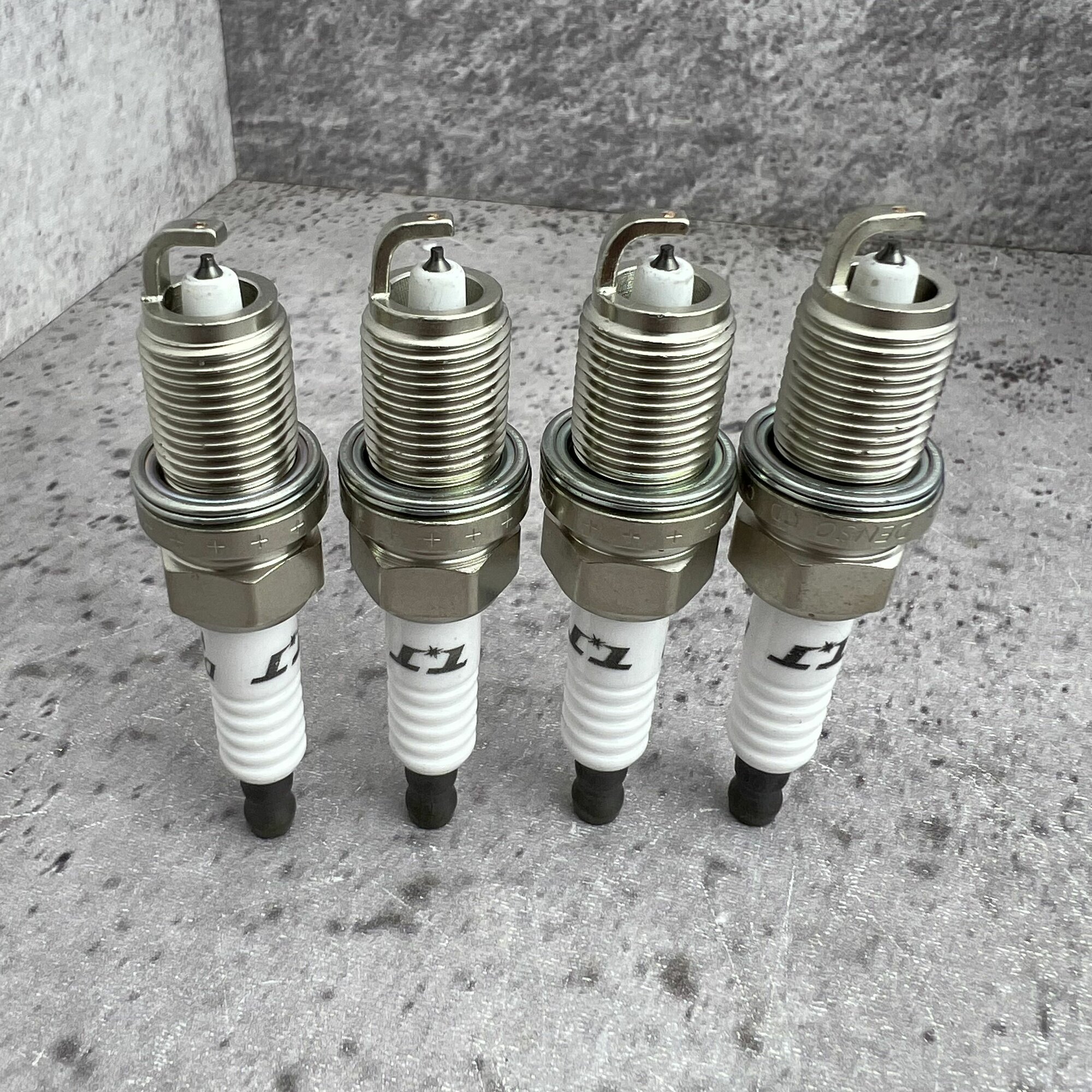 Свечи зажигания. Комплект. DENSO K20TT 4шт Для 16кл на Лада VESTA Xray RENAULT Logan Kangoo Sandero Kaptur AlmeraK7J k7M K4M — фото 1