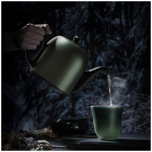 Guy Degrenne Фарфоровый заварочный чайник Salam с алюминиевым колпаком 700 мл хаки/черный (240125)