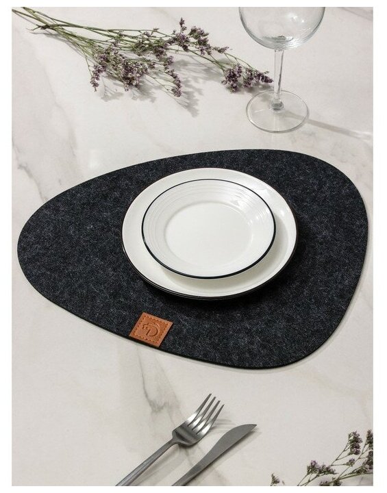 фото Салфетка сервировочная на стол Доляна «Грэй», 33,5×38,4 см, толщина 4 мм, цвет чёрный