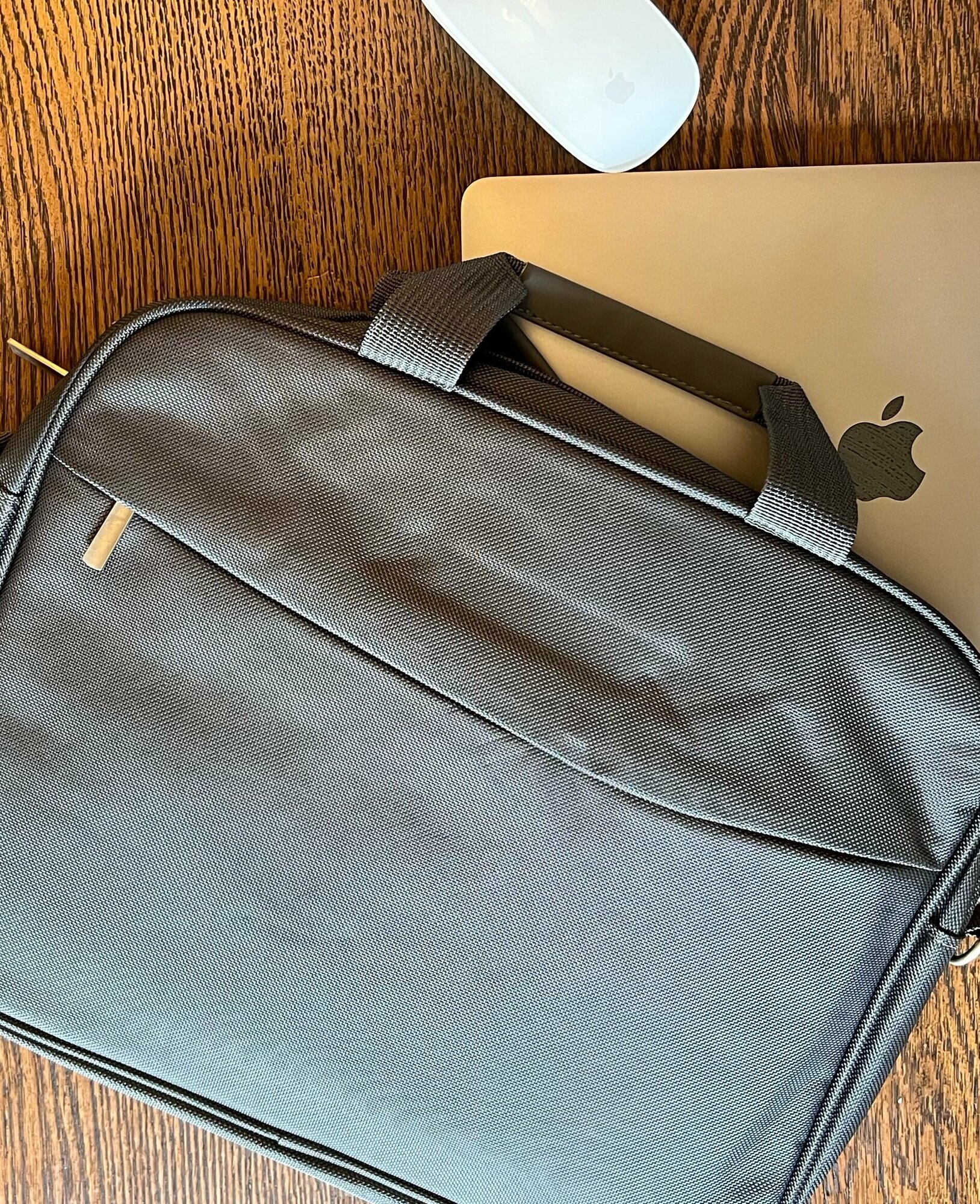 Сумка для ноутбука макбука (Macbook) 13-14.1 дюймов с ремнем мужская женская / Деловая сумка через плечо размер 38-28-5 см серый