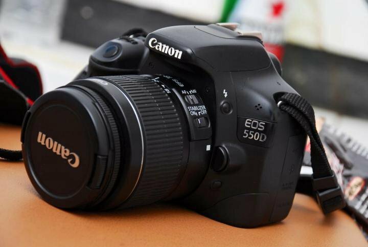 Фотоаппарат Canon EOS 550D Kit EF-S 18-55mm f/3.5-5.6 IS черный/Kit EF-S 18-55mm f/3.5-5.6 IS II черный