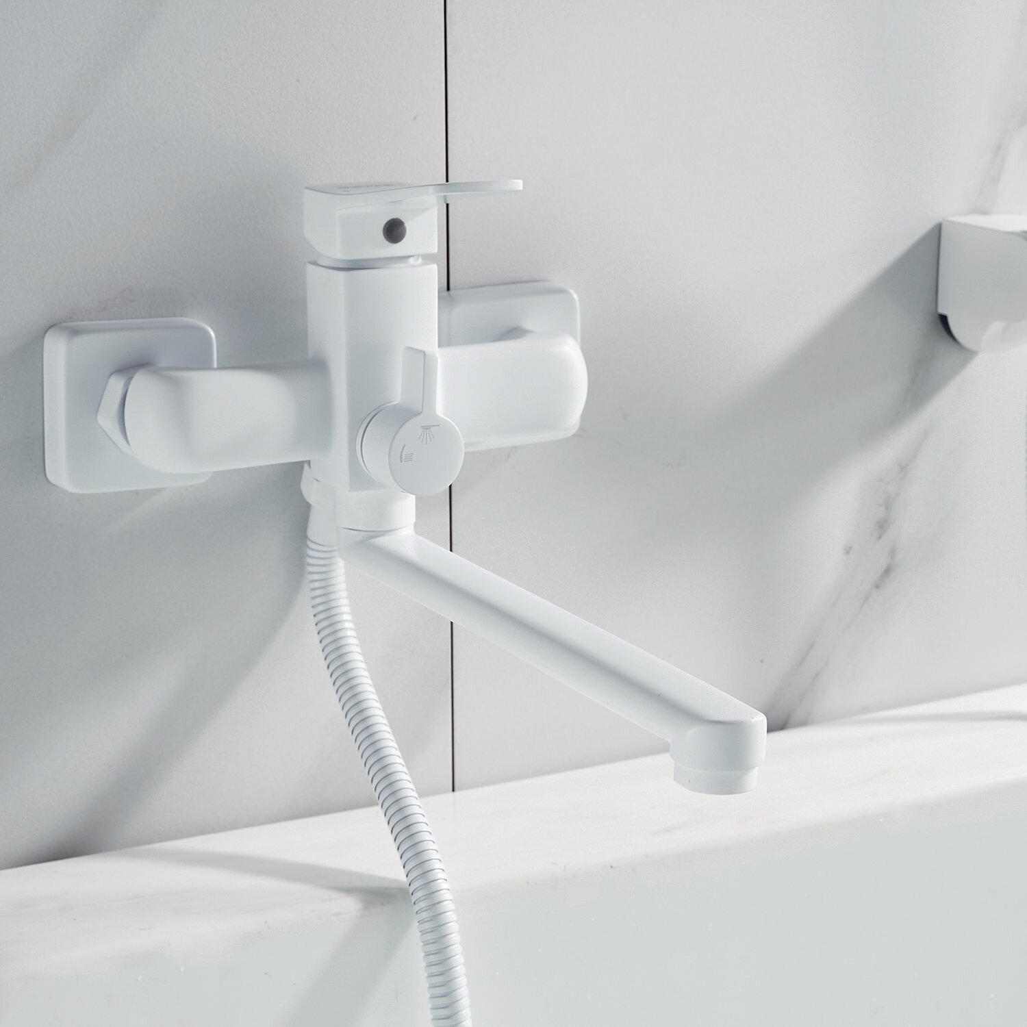 Смеситель для ванной с изливом 25см, белый — фото 1