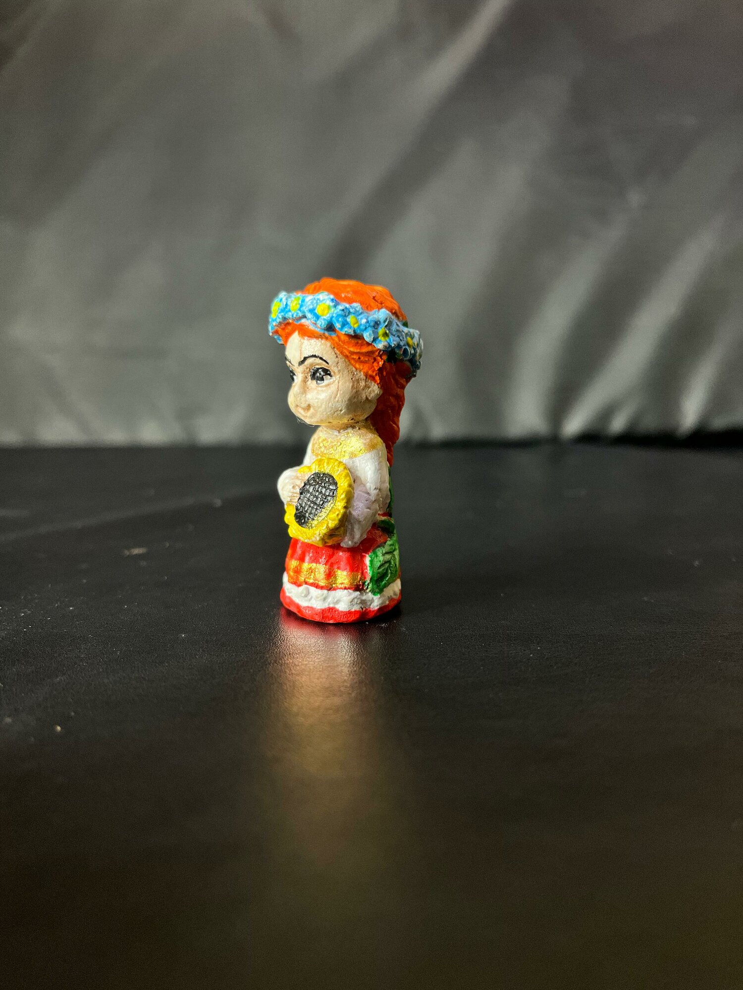 Фигурка Веселые казачата "Алена с подсолнухом" 1 шт в комплекте — фото 1