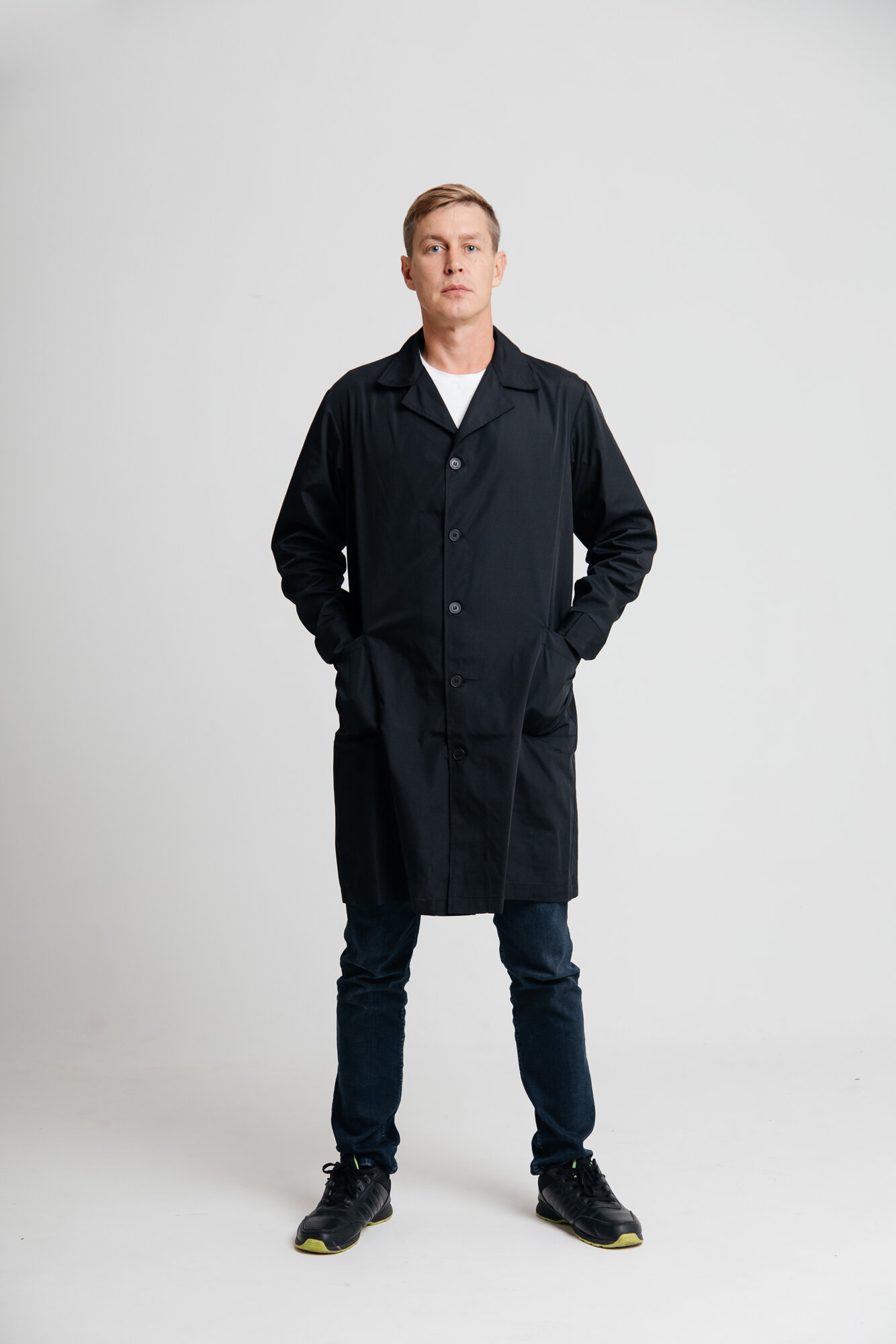 Халат рабочий РеЙФорма, 44-46 размер. Цвет чёрный с 2 карманами.