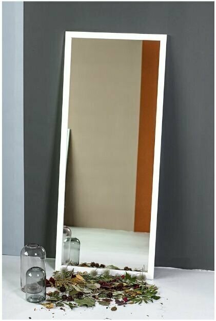 Настенное интерьерное зеркало в классической белой раме для спальни, гостиной и прихожей, в ванную комнату MIRROR MASTER, 550х1800 мм - фотография № 13