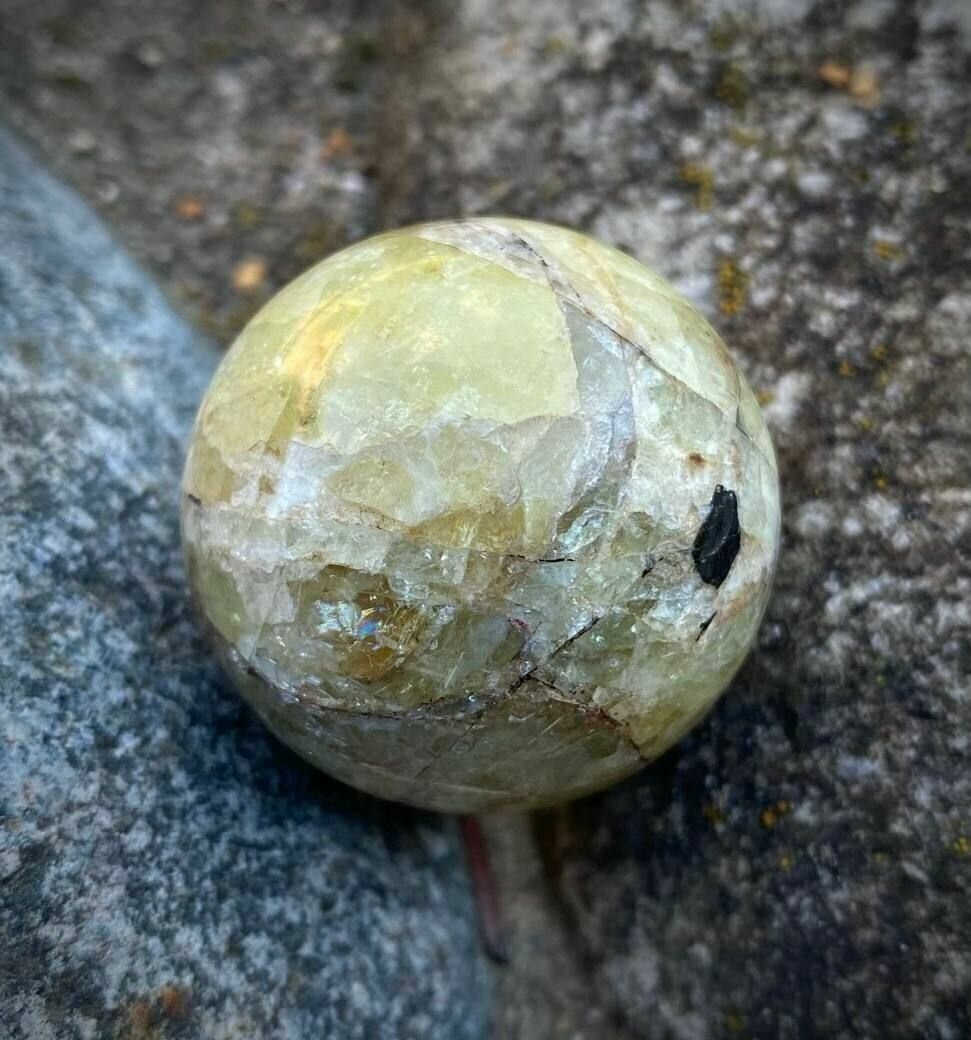 Апатит шар Россия 32 мм. натуральный камень mineral - фотография № 2