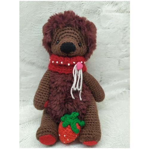 Сувенир ручной работы -Мишка с клубничкой. Авторская работа.