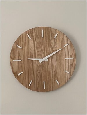 Часы настенные деревянные с указателями времени