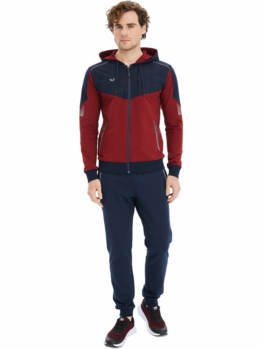 Костюм спортивный