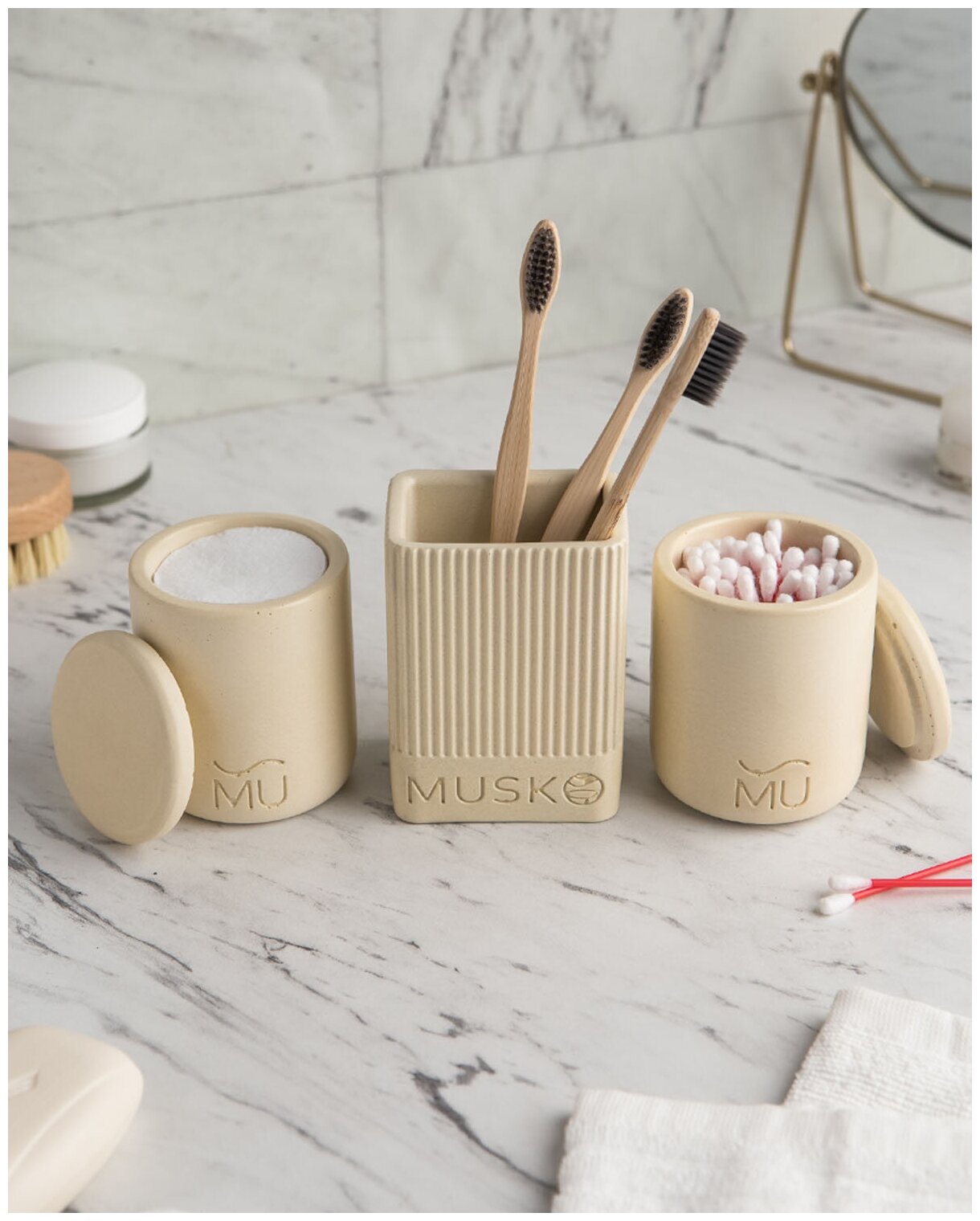 Декоративный набор для ванной №08 (стакан Musko, контейнер для ватных дисков и палочек Bella с крышкой – 2 шт.), бетон, кремовый глянцевый