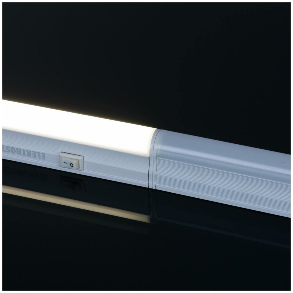 Светильник стационарный светодиодный Led Stick Elektrostandard Т5 90см 84led 18W 4200К 55001/LED - фотография № 6