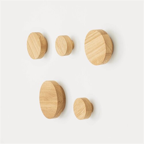 Изображение товара Крючки из дерева комплект из 5 шт. разных размеров. Деревянный крючок настенный в прихожую, гардеробную, баню или на дачу. Подарок на новоселье.