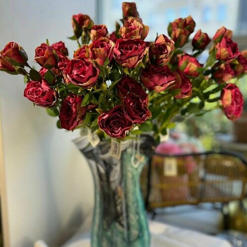 Искусственные розы ( розово-красная) Мери
