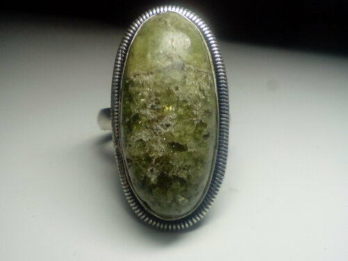 Кольцо помолвочное Кольцо хризолит, хризолит, размер 19, серебряный, зеленый