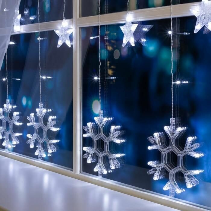 фото Гирлянда светодиодная Бахрома Снежинки, 12 снежинок, 3*1 метр, с коннектором, разноцветная