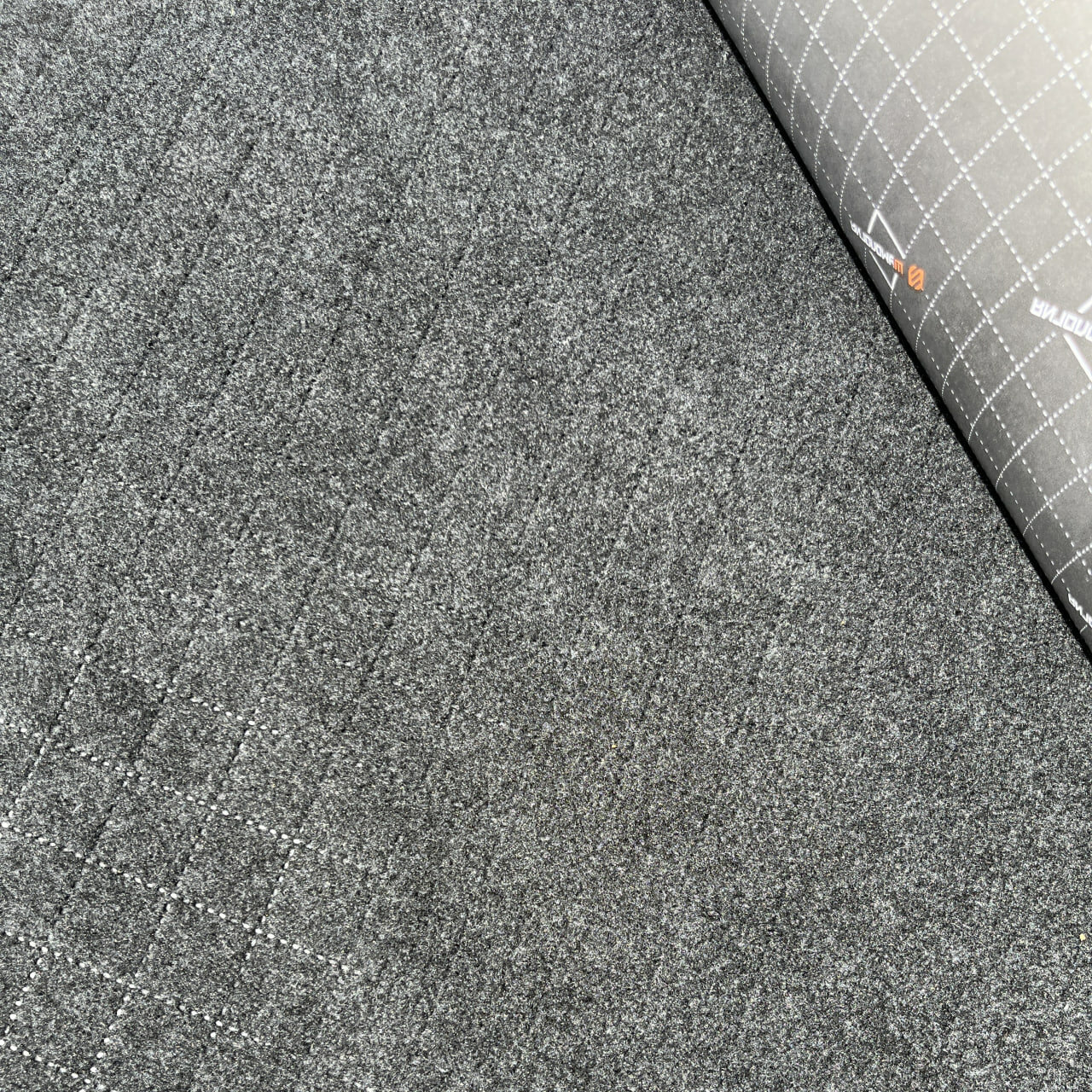 фото Шумология Carpo - самоклещийся карпет 1 метр ширина 125 см / самоклеящийся карпет