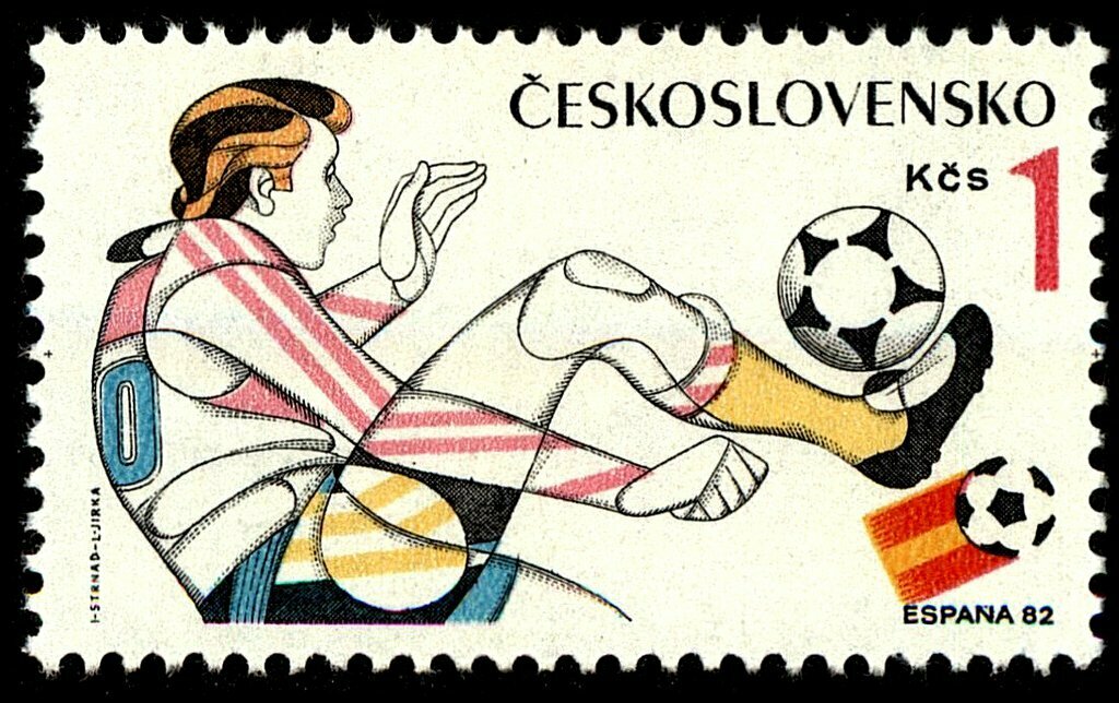 (1982-002) Марка Чехословакия "Мяч на ноге" ЧМ по футболу 1982 Испания I Θ