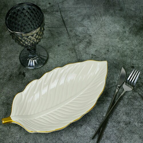 Блюдо (салатник) для сервировки стола лист белый