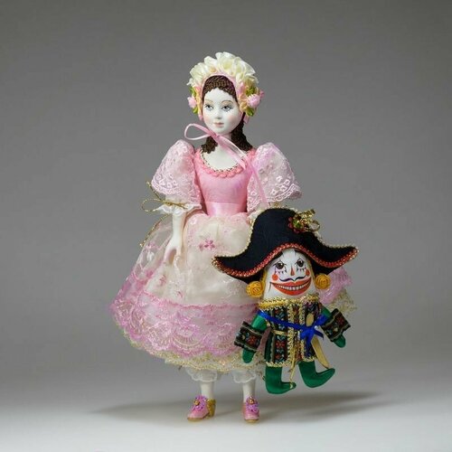 Кукла Маша со щелкунчиком