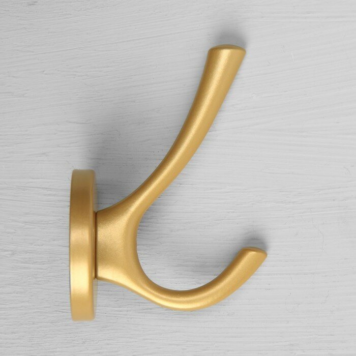 Крючок мебельный CAPPIO SIMPLE, двухрожковый, цвет матовое золото - фотография № 5