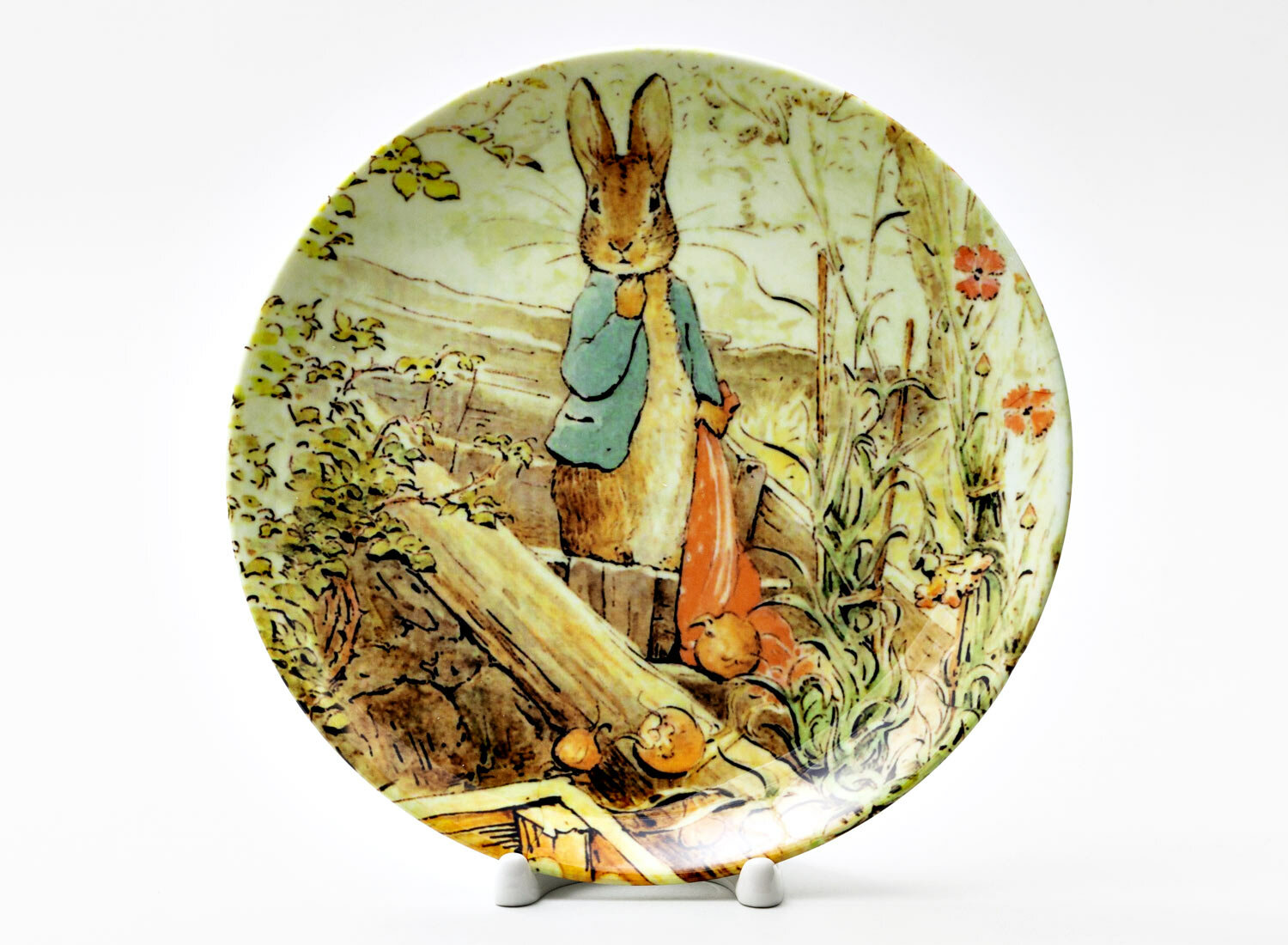 Декоративная тарелка Поттер Беатрикс Кролик Питер на луковой грядке