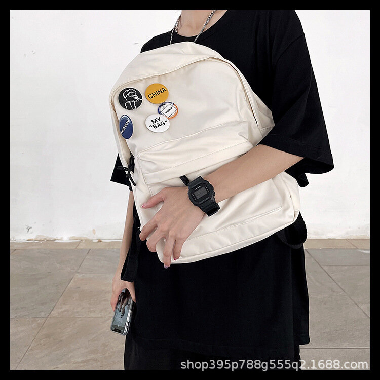 Универсальный городской рюкзак в минималистичном стиле