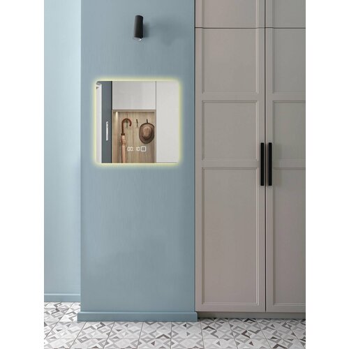 Зеркало для ванной с часами Prisma 60*60 квадратное с тёплой LED-подсветкой