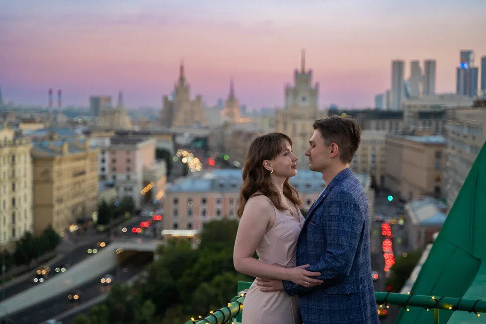 Подарочный сертификат «Романтическое свидание с фотосессией на крыше в центре Москвы (м. Маяковская)» (1 час, От 2 до 4 чел.) — фото 4