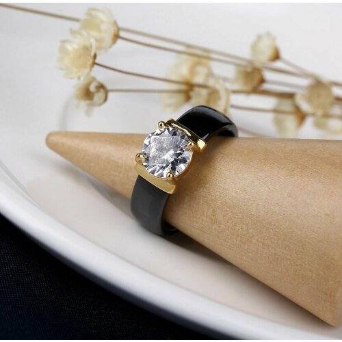 фото Кольцо, керамика, циркон, фианит, размер 20, золотой, черный napela