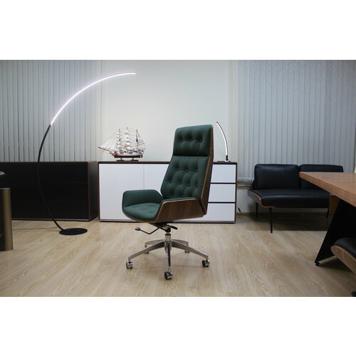 Зеленое кресло руководителя Norden Patio с каретной стяжкой (Chester)