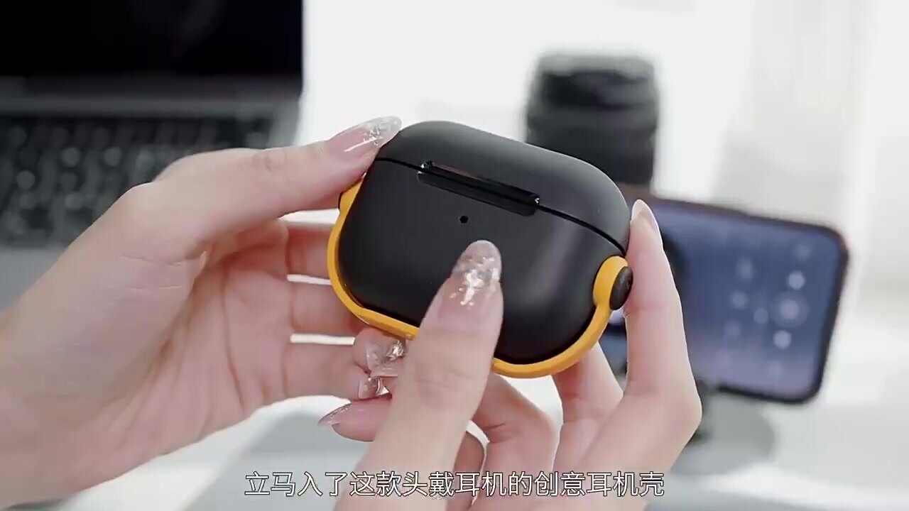 Чехол для наушников Aks-Guard для Apple AirPods Pro Stand черный и белый — фото 1