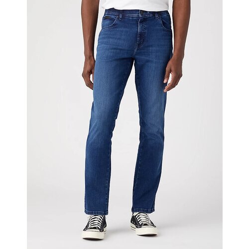 Джинсы зауженные Wrangler, размер 32/34, синий джинсы зауженные wrangler размер 34 32 голубой