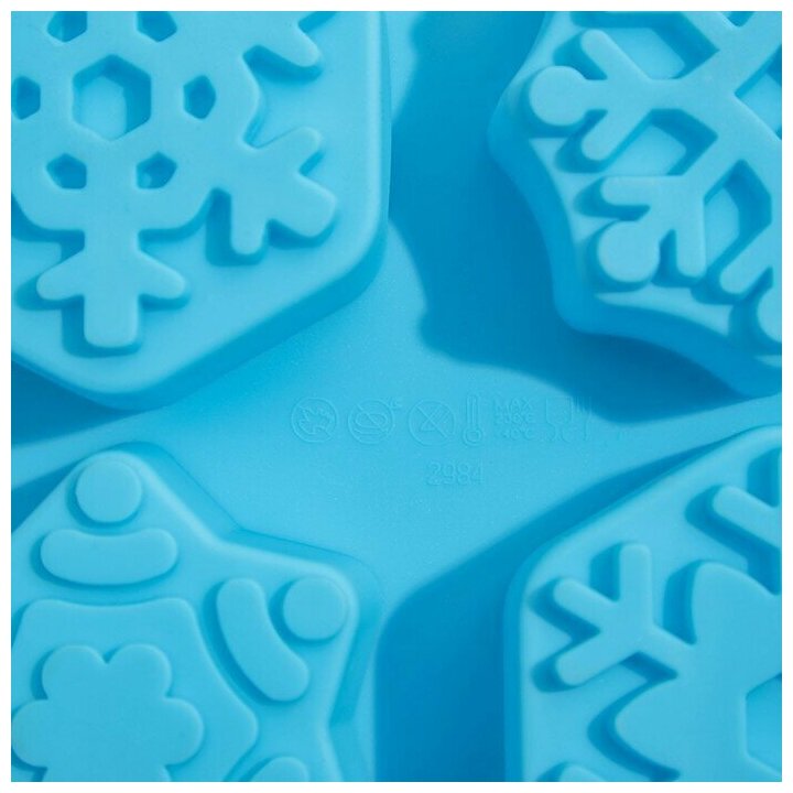 Доляна Форма силиконовая для выпечки Доляна «Новый год. Снежинка», 26,5×18,5 см, 6 ячеек, цвет голубой - фотография № 3