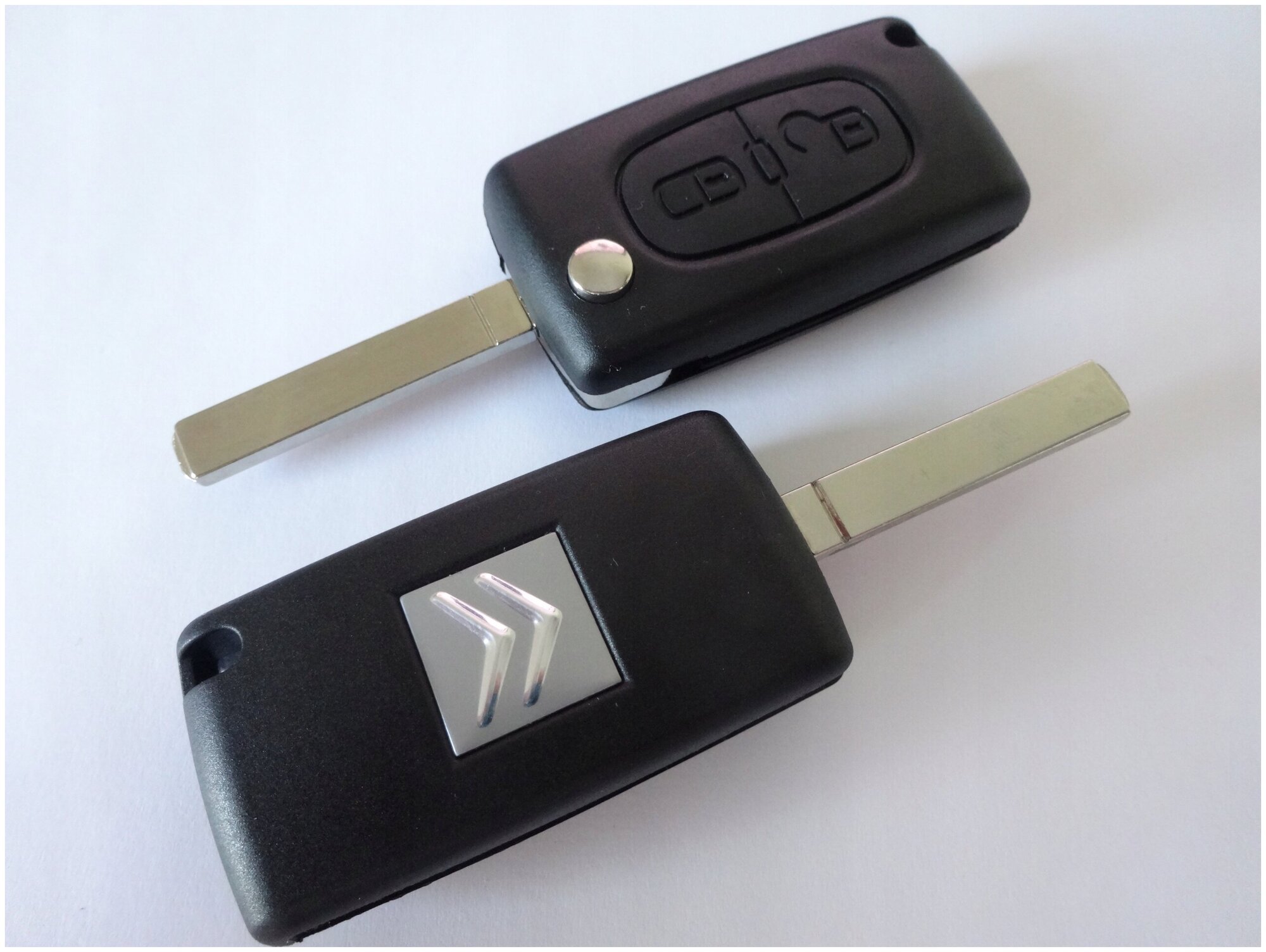 Корпус ключа замка зажигания Ситроен 307 (Citroen) 2 кнопки, батарейка на плате, лезвие VA2