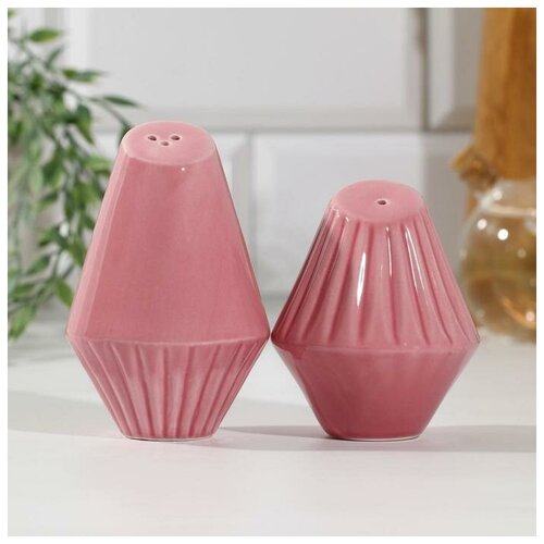 Набор солонка и перечница «Геометрия», розовый, 14,5 х 10,8 см