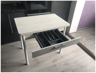 Стол обеденный раздвижной с ящиком для посуды 90 см на 60(120) см белый