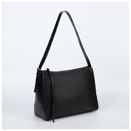 фото Сумка женская, отдел на молнии, длинный ремень, цвет чёрный нет бренда