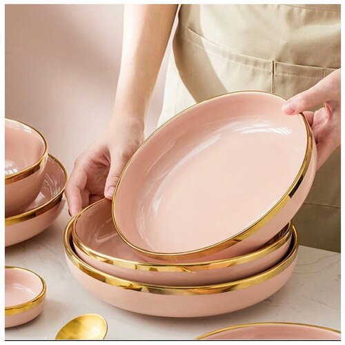 Розовый салатник с золотой каймой 21 см