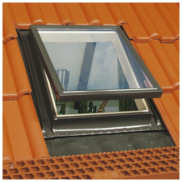 Мансардное окно-люк для выхода на крышу FAKRO WGI, 46х55 см,