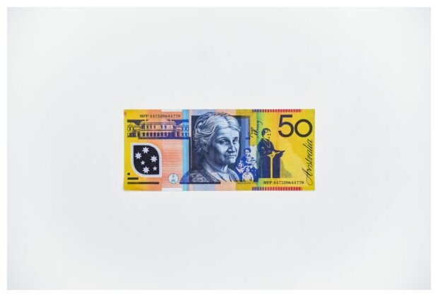 Забавная пачка денег 50 австралийских долларов, сувенирные деньги для розыгрышей и приколов - фотография № 3