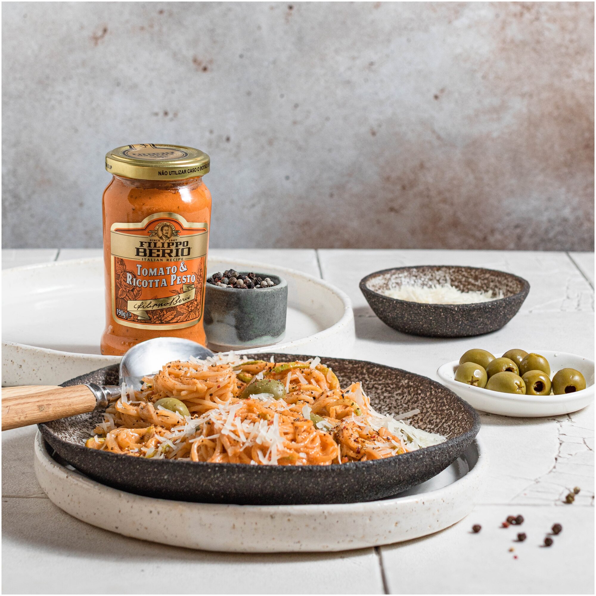 Соус Filippo Berio Tomato & Ricotta Pesto, 190 г, 190 мл