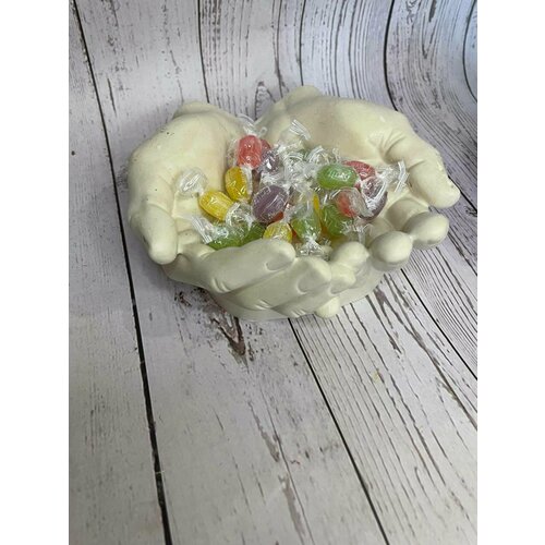 Декоративная конфетница из гипса Руки Давида ручная работа 472₽