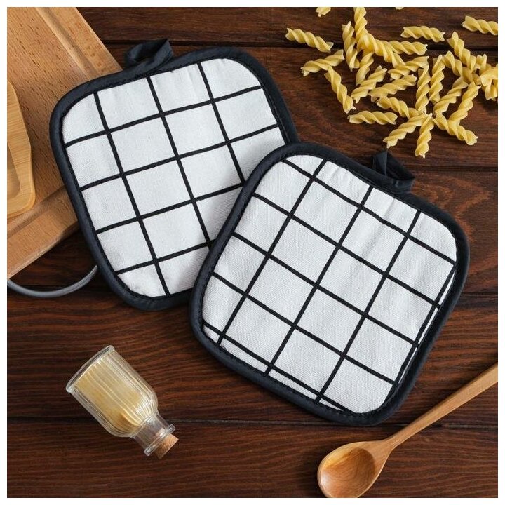 фото Кухонный набор (2 предмета) Доляна «Клетка», цвет белый, прихватка 17х17 см - 2 шт, 100% п/э