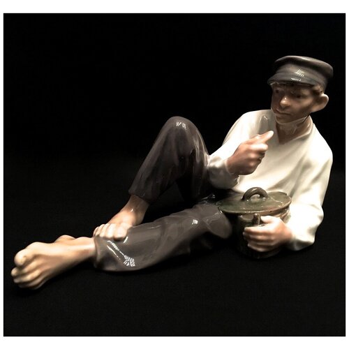 Фарфоровая скульптура 