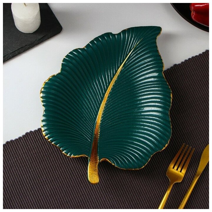 фото Блюдо для фруктов Доляна «Тропический лист», 26×20,5 см