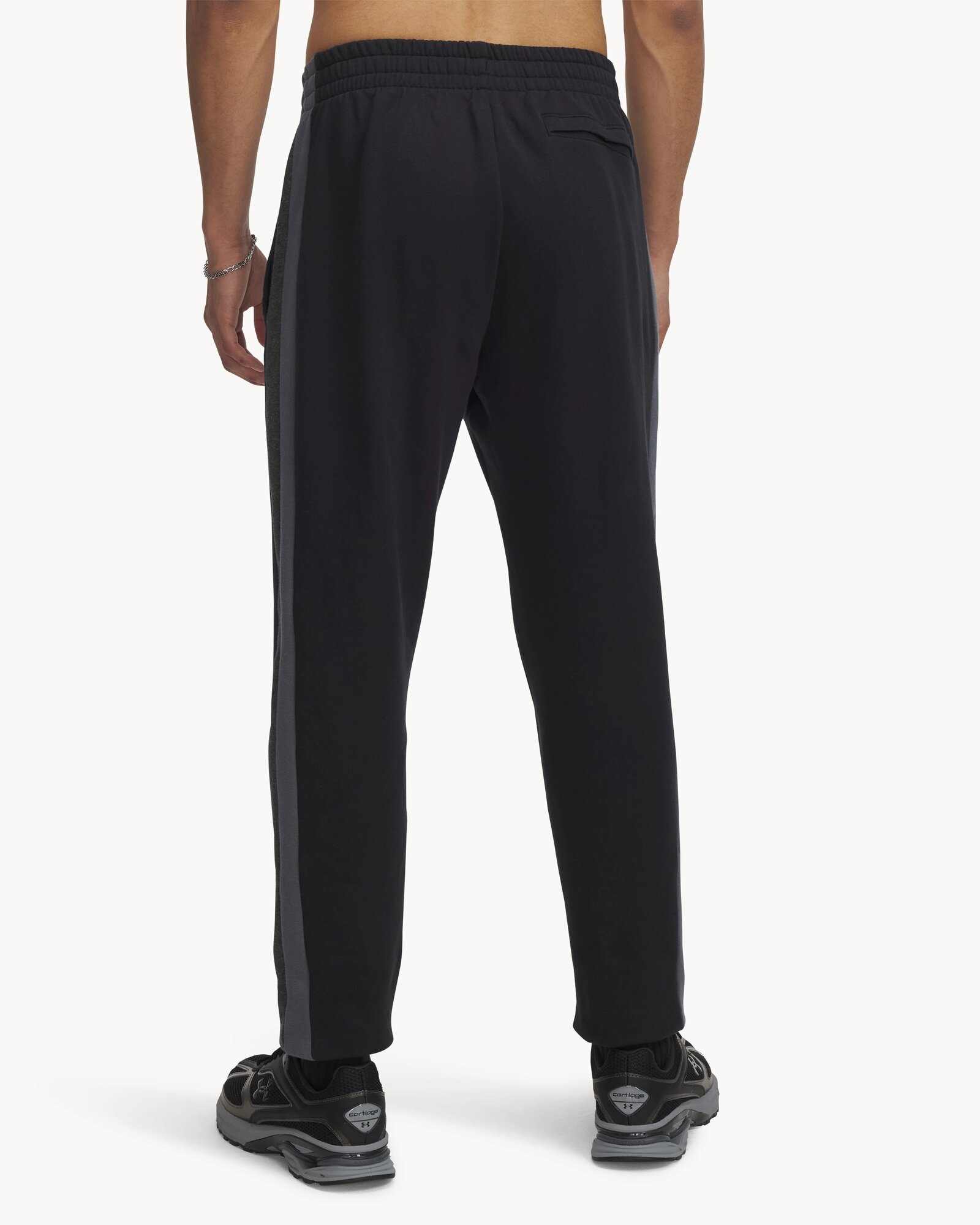 Брюки спортивные Under Armour, размер L, черный — фото 1